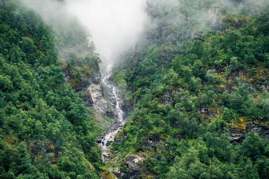 Am Fjaerland Fjord