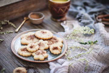 Cinnamon Mexican cookies with tea