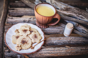 Cinnamon Mexican cookies with tea