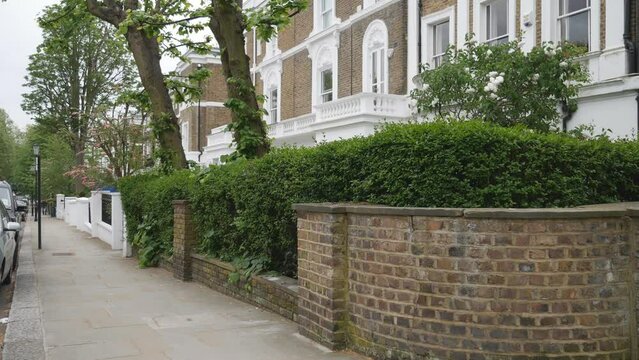 A still video shot of a cul de sac street in London.