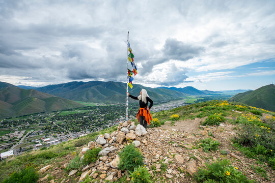USA, Idaho, Hailey, Senior blonde woman hiking on Carbonate Mountain trail