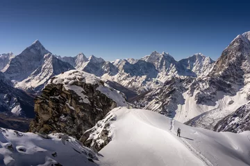 Crédence de cuisine en verre imprimé Ama Dablam A climber walking down from Lobuche east peak, Nepal 