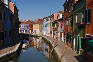 Fototapeta na wymiar canal in Italy
