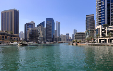 Obraz premium Dubai Marina aka Marsa Dubai, is a district in Dubai, United Arab Emirates. It is an artificial canal city built along a 3 kilometre (2 mi) stretch of the Persian Gulf shoreline..