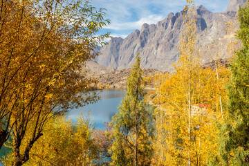 Fototapeta premium Autumn of Upper Kachura Lake Skardu