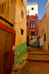 Bhalil Marocco famosa nel mondo per le sue case grotta, colorate e collegate tramite ponti.