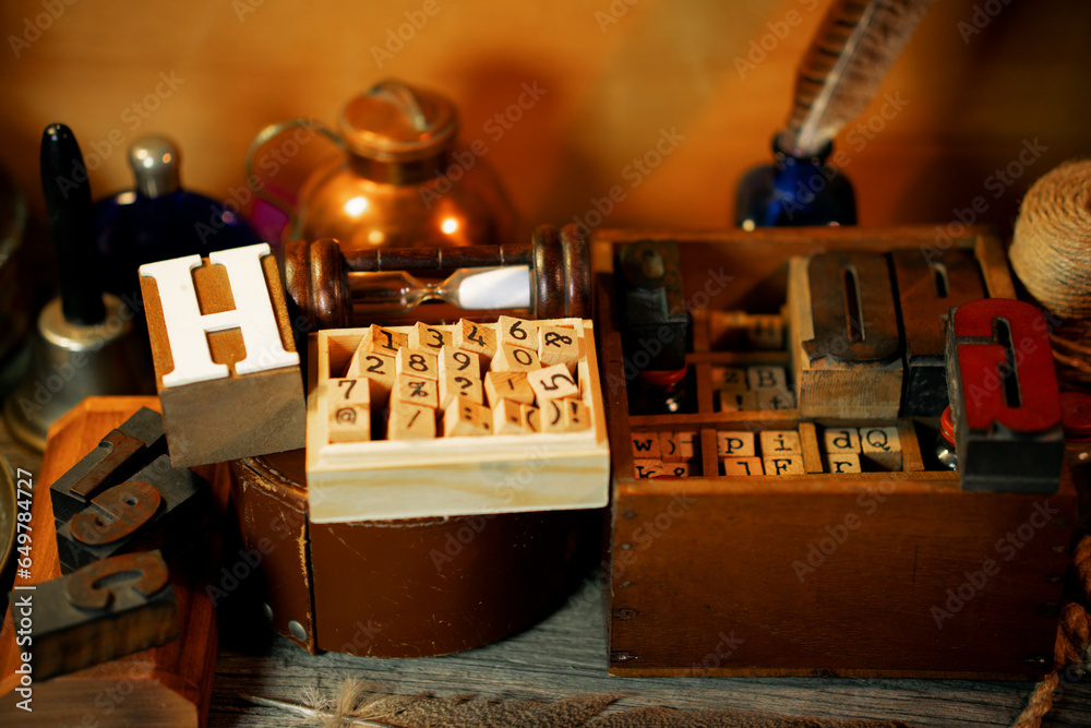 Fototapete retro type objects and old wooden typographic blocks. letters and numbers. vinatage background