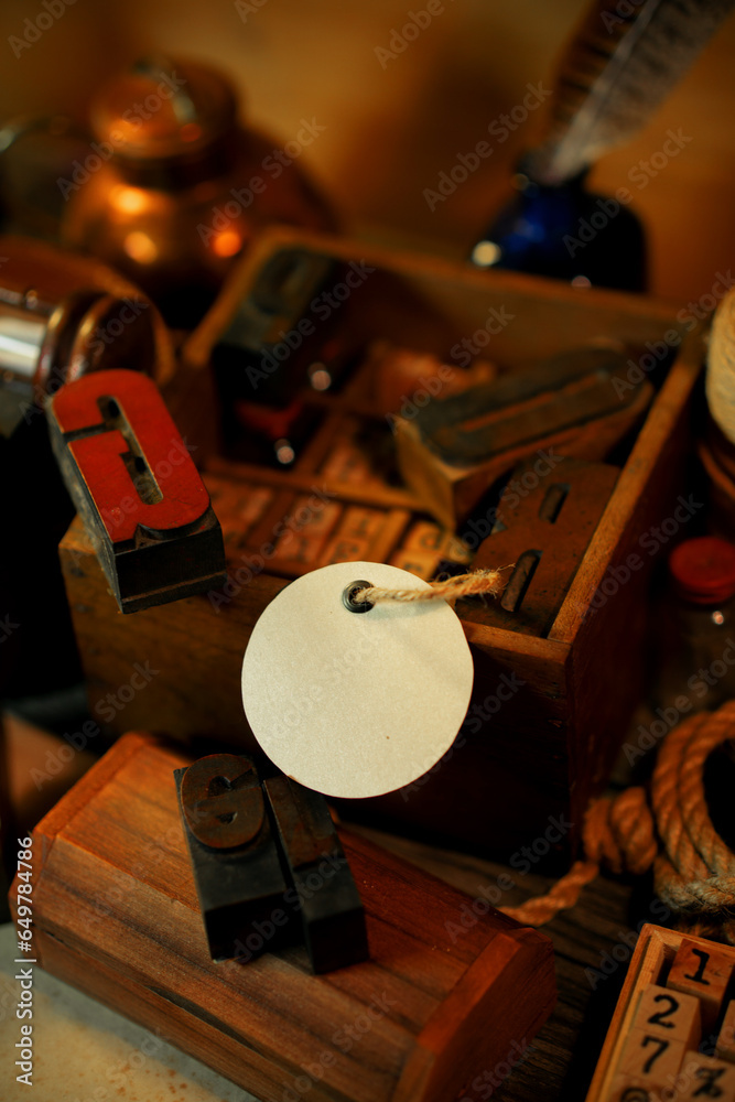 Fototapete paper label beside retro type objects and old wooden typographic blocks. letters and numbers. vinata