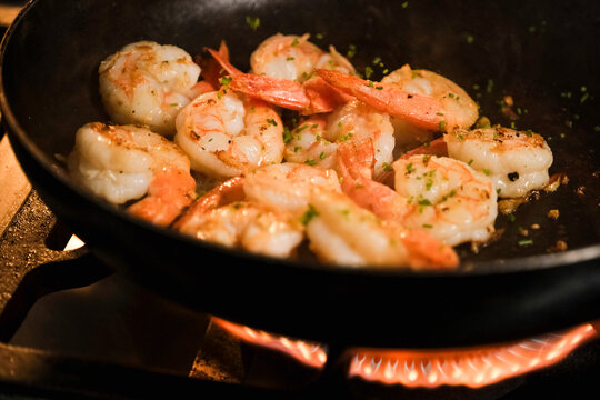 Preparar prato de camar&atilde;o alho e &oacute;leo