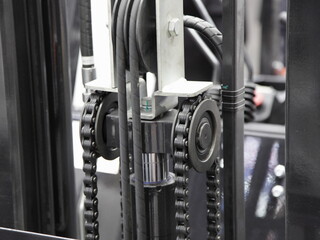 Forklift Lifting mechanism is a chain with a hydraulic cylinder