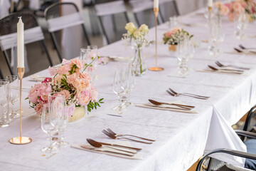 Wedding table with pink flowers