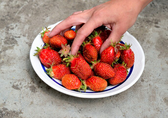there is a plate with strawberries on the table, close-up