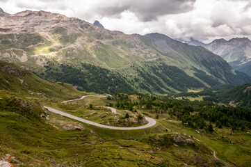 Strasse über den Bernina Pass im Kanton Graubünden, Schweiz