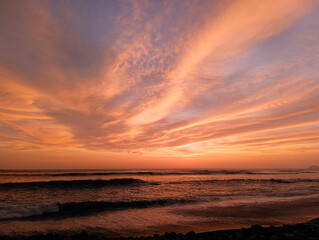 Fototapeta na wymiar sunsets on the beach