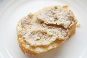 レバーパテとバゲット