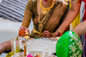 Obraz na płótnie Canvas Indian Hindu wedding ceremony rituals hands close up
