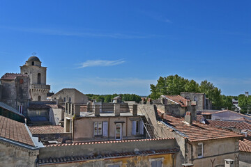 Fototapeta na wymiar Arles, tetti e case provenzali - Provenza, Francia