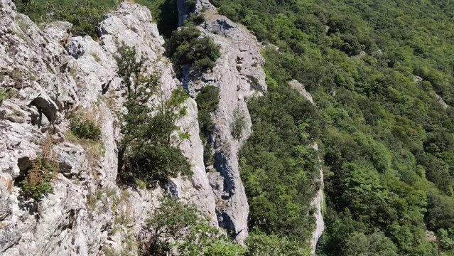Spaccatura delle lecce sul monte Cucco in Italia