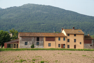 Rural village near Lucca, Tuscany - obrazy, fototapety, plakaty