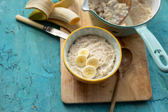 Porridge with bananas