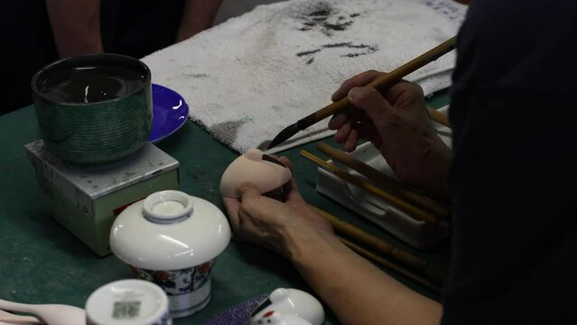 Artisan painting in Genemongama porcelain atelier, Kyushu region, Arita, Japan