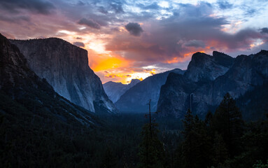 Dawn Sky Colors on Yosemite Valley, Yosemite National Park, California