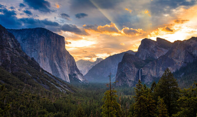 The Light Arrives on Yosemite Valley, Yosemite National Park, California