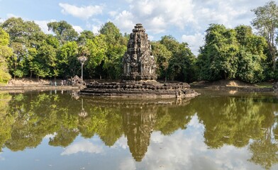 Fototapeta na wymiar Neak Poan temple in the ancient city of Angkor Wat