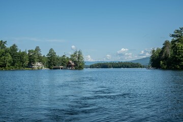 Picturesque view of New Hampshire's Lake Winnipesaukee with the Mountains in the backdrop - obrazy, fototapety, plakaty