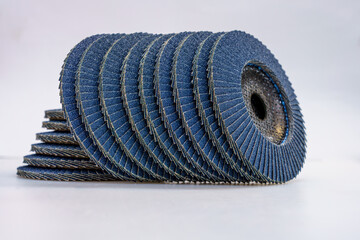 Lamellar sanding disc for manual sanding, blue detail on a white background.