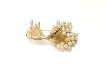 Vintage brooch pin with faux pearls costume jewelry fashion accessory great gift - obrazy, fototapety, plakaty