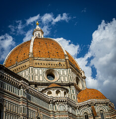 Obraz premium Cathedral Skyline and Clouds in Tuscany Italy