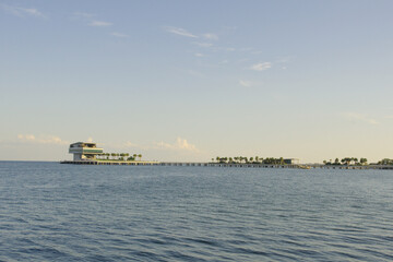 Obraz premium Looking south east from Vinoy Park in St. Petersburg, Florida late afternoon sun toward pier and Tampa Bay. Wide angle view.