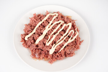 マヨネーズをかけたコンビーフ
