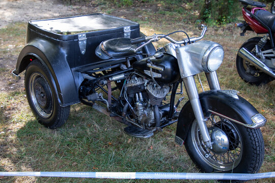 harley-Davidson Servi-Car logo text and brand sign tank black ancient vintage motorcycle