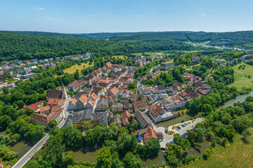 Pappenheim im Naturpark Altmühltal von oben, Ausblick auf die Altstadt und die historische Burganlage