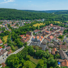 Die idyllische Stadt Pappenheim im Naturpark Altmühltal von oben, Ausblick auf die Altstadt  