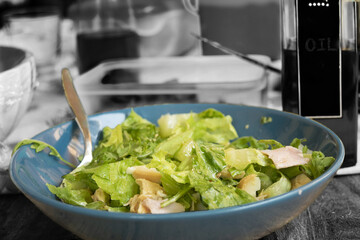 green salad with tuna