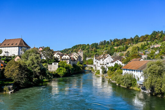 Brugg, Aare, Altstadt, Schwarzer Turm, Stadt, Steinbr&uuml;cke, Br&uuml;cke, Altstadth&auml;user, Hofstatt, Ringmauer, Salzhaus, Juras&uuml;dfuss, Aargau, Nordwestschweiz, Sommer, Schweiz 