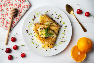 Crepe filled with pieces of banana marinated in lime juice.