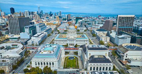 Fototapeta premium Aerial over city hall and veterans memorial with San Francisco and bay view