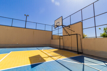 Quadra poliesportiva em um condomínio clube. © @andre_nill