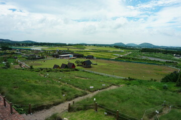 Obraz premium 푸른 들판과 하늘