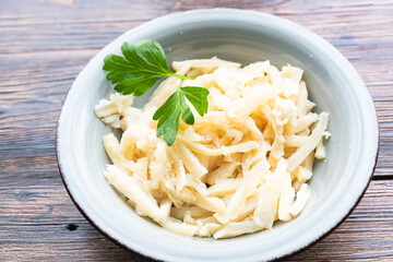 Kuttel Kutteln in der Zubereitung auf Teller Gericht 