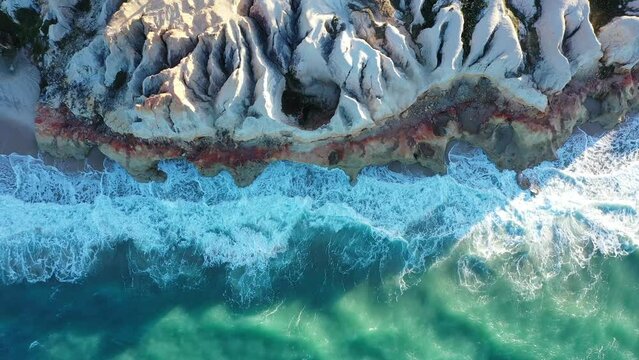 Praia das Fontes no Ceara visto de cima com Drone 4k - Usina E&oacute;lica - Nordeste - Brasil - Fal&eacute;sias