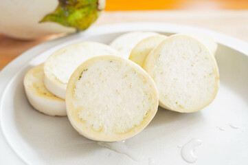 輪切りした白なす