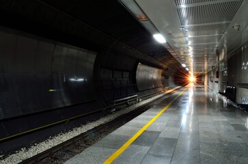 Fototapeta na wymiar Train approaching an empty station