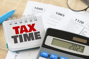 Naklejka premium Tax time words in office notebook. Business concept.