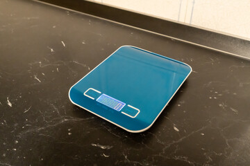 weigh grams of food to count calories fit