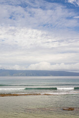 Obraz premium Beach at Maui, Hawaii with Pacific Ocean in background